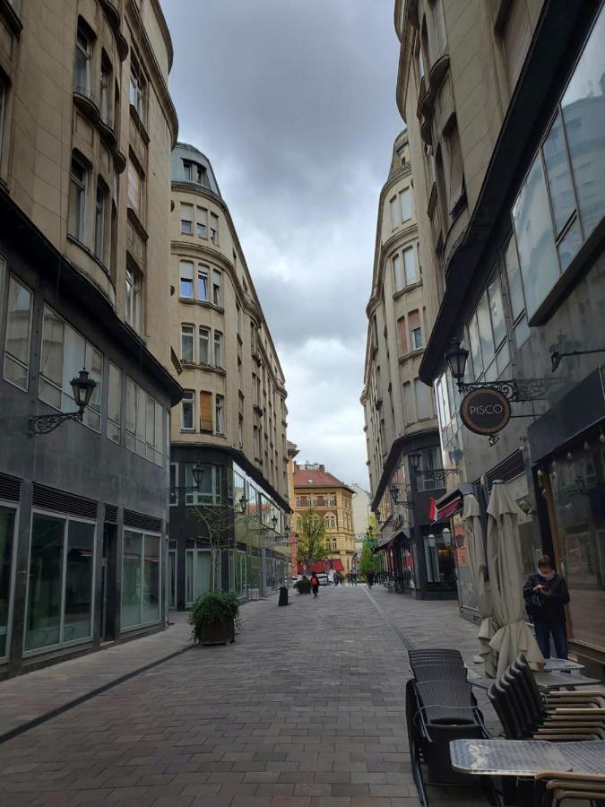 Budapest Walking Street-T Kültér fotó