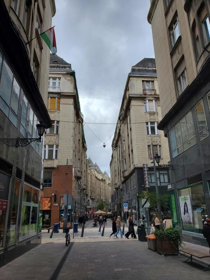 Budapest Walking Street-T Kültér fotó